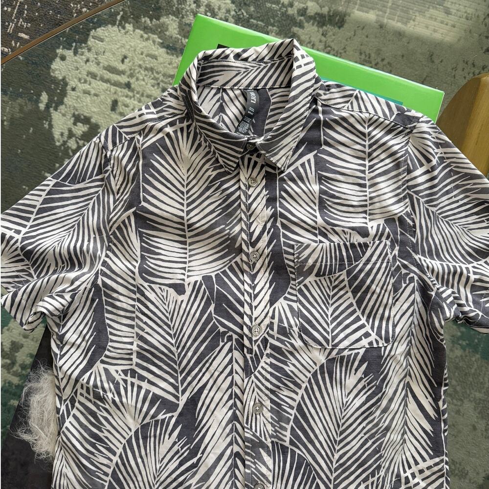 Vuori Men's Short Sleeve Leaf Print Bridge Button Up Shirt - Picture 2 of 4